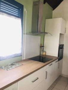 Köök või kööginurk majutusasutuses Villa Sous le Manguier-Anse Bertrand 5min plage