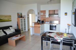 Kuchyňa alebo kuchynka v ubytovaní Ferienwohnung-Casa-Uta-Gardasee-Limone-Tremosine