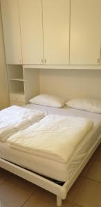 Posteľ alebo postele v izbe v ubytovaní Ferienwohnung-Casa-Uta-Gardasee-Limone-Tremosine