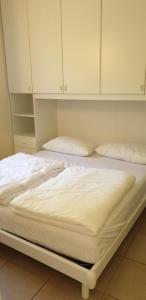 two white beds in a room with white cabinets at Ferienwohnung-Casa-Uta-Gardasee-Limone-Tremosine in Tremosine Sul Garda