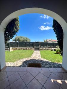 an archway with a stone walkway in a park at Villa Antonella in San Teodoro