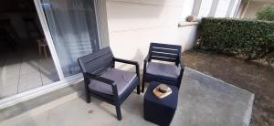 two blue chairs and a dog bowl on a porch at 2 Bedrooms Confortable Wifi FIBRE ALL EQUIPMENT Provided Near Airbus Alten Expleo Thales Sopra in Toulouse