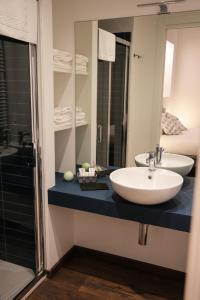 A bathroom at 7 Seven