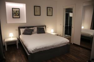 A bed or beds in a room at 7 Seven