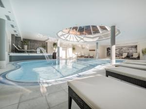 The swimming pool at or close to Regina Hotelsuites