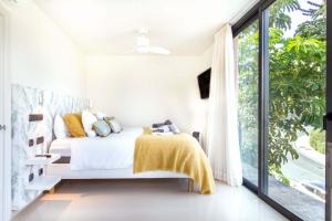 Ένα ή περισσότερα κρεβάτια σε δωμάτιο στο Salobre Los Lagos 8 +11 φωτογραφίες