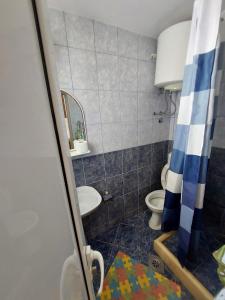 Kylpyhuone majoituspaikassa Apartments Marniković