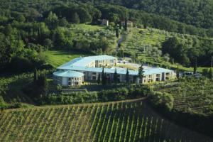 una vista aérea de una casa en un viñedo en Chianti Village Morrocco, en Tavarnelle in Val di Pesa