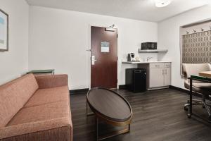 Holiday Inn & Suites Bothell an IHG Hotel廚房或簡易廚房