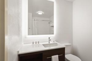 Holiday Inn & Suites Bothell an IHG Hotel衛浴