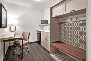 Holiday Inn & Suites Bothell an IHG Hotel廚房或簡易廚房