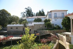 a view of a house from the garden at Hotel Quinta Progresso in Macieira de Cambra