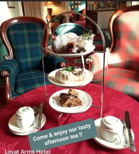een advertentie voor een theesalon met borden eten bij Lovat Arms Hotel in Beauly