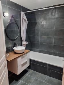 Kúpeľňa v ubytovaní Appartement 2 pièces de Charme à d'Annemasse.