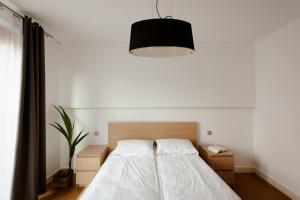 Posteľ alebo postele v izbe v ubytovaní Spacious apartment close to Main Station / Galeria Krakowska