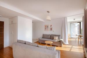Posedenie v ubytovaní Spacious apartment close to Main Station / Galeria Krakowska