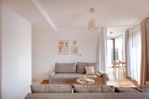 Posedenie v ubytovaní Spacious apartment close to Main Station / Galeria Krakowska