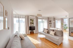Posedenie v ubytovaní Spacious apartment close to Main Station / Galeria Krakowska