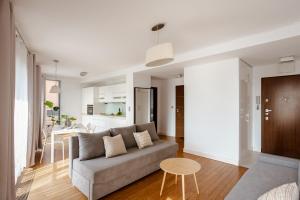 Posedenie v ubytovaní Spacious apartment close to Main Station / Galeria Krakowska