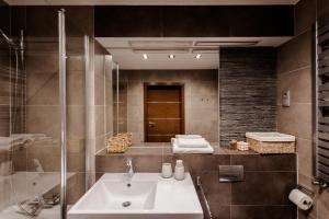 Kúpeľňa v ubytovaní Spacious apartment close to Main Station / Galeria Krakowska