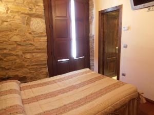 Postel nebo postele na pokoji v ubytování Hostal Virgen de la Encina