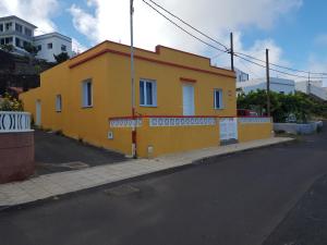 a yellow building on the side of a street at Vv CASA JULIA in Valverde