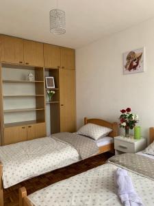 a bedroom with two beds at Apartman Nova Varos in Banja Luka