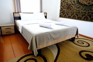 מיטה או מיטות בחדר ב-Nazy's Guest House