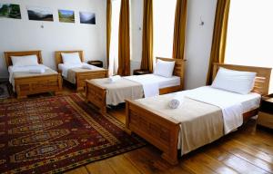 מיטה או מיטות בחדר ב-Nazy's Guest House
