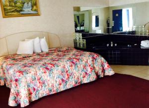 Postel nebo postele na pokoji v ubytování Red Carpet Inn & Suites Hammonton NJ Route-30E