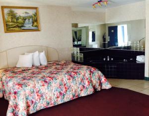 Postel nebo postele na pokoji v ubytování Red Carpet Inn & Suites Hammonton NJ Route-30E