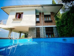 Фотография из галереи Varenna Wonders, Villa with pool for 14 guests в городе Перледо