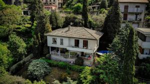 Фотография из галереи Varenna Wonders, Villa with pool for 14 guests в городе Перледо