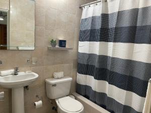 Koupelna v ubytování Hospedaje de marant 2 + 23 fotografií