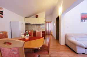 Kuchyňa alebo kuchynka v ubytovaní Luxury Villa Poquito