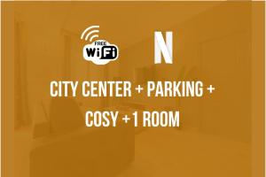 un panneau sur une porte avec le parking du centre-ville dans l'établissement Centre Historique -FREE Parking-WIFI-NETFLIX-ZEN&COSY-SLEEPNTRIPBEZIERS, à Béziers