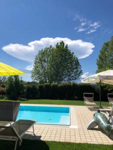 Bazén v ubytování B&B casa Belvedere nebo v jeho okolí