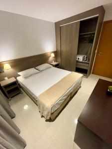 a bedroom with a large bed in a room at Apto tipo Flat Midas Riocentro - Barra da Tijuca- Barra olímpica in Rio de Janeiro