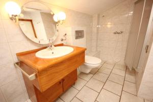 Koupelna v ubytování Apartments with a parking space Okrug Gornji, Ciovo - 9444 + 16 fotografií