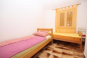 Posteľ alebo postele v izbe v ubytovaní Apartments with a parking space Vidalici, Pag - 9393