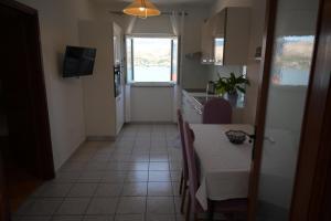 Televízia a/alebo spoločenská miestnosť v ubytovaní Apartments with parking spaces Pag - 9388