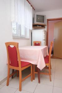 Kuchyňa alebo kuchynka v ubytovaní Apartments with parking spaces Pag - 9388