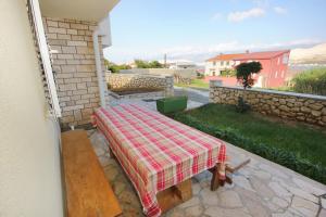 Vonkajšia záhrada v ubytovaní Apartments with parking spaces Pag - 9388