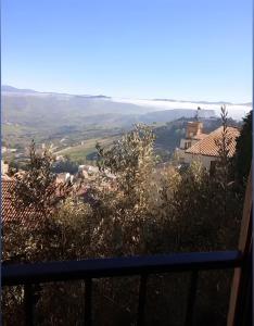 - une vue depuis le balcon d'une maison dans l'établissement Nni Turiddu, à Cammarata