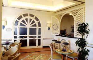 A seating area at Hotel Club Sabbiadoro