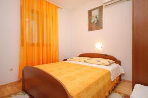 Postel nebo postele na pokoji v ubytování Apartments by the sea Karbuni, Korcula - 9308