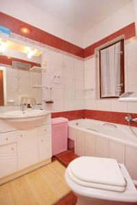 Koupelna v ubytování Apartments by the sea Karbuni, Korcula - 9308