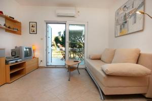 Posedenie v ubytovaní Apartments by the sea Mavarstica, Ciovo - 9432