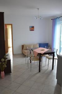 Posezení v ubytování Apartments by the sea Stara Novalja, Pag - 9396