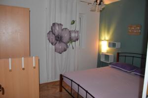 Postel nebo postele na pokoji v ubytování Apartments by the sea Stara Novalja, Pag - 9396